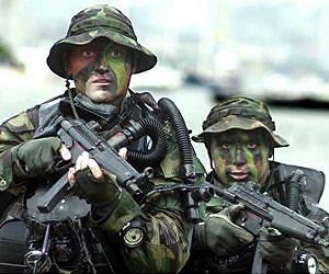 US commander denounces SEALs who try to cash in