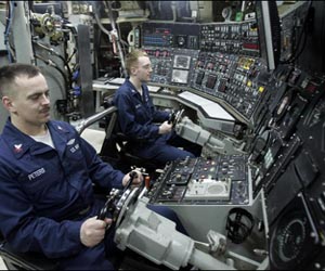 US sees little opposition to women, smoking ban on subs: official