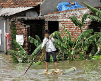 Vietnam villagers face hunger amid floods