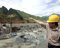 Vietnam villagers ransack titanium mine site: reports