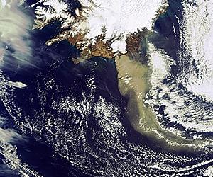 New Iceland ash cloud heads for Britain: air authority