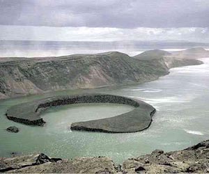 Stiff penalties for Philippine volcano tourism