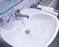 English Floods Deprive Hundreds Of Thousands Of Tap Water