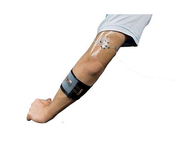 New approach to thermal protection in outdoor wearable electronics
