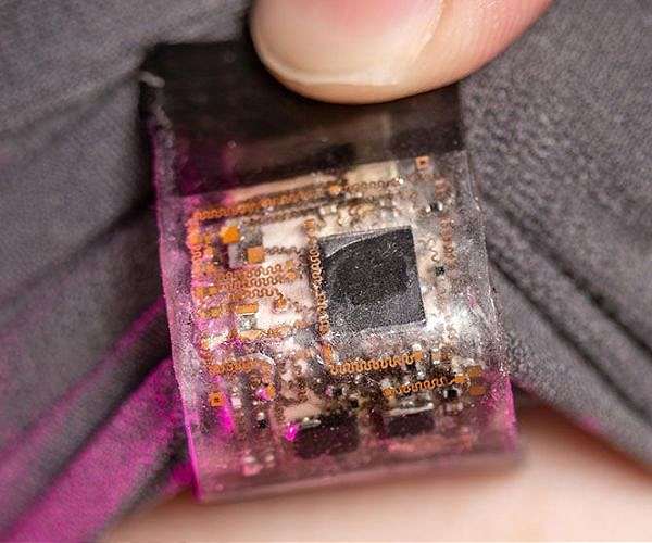 Wearable Lets Users Control Machines and Robots While on the Move