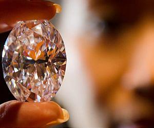 Diamond fetches record $30.6 million at Hong Kong auction