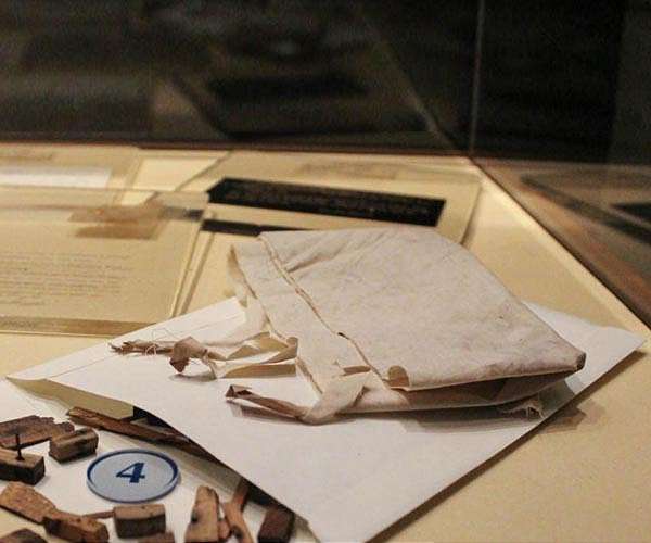 Wright brothers' wing fragment to take flight again on Mars
