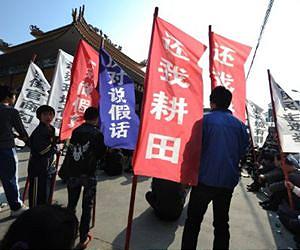 Quiet end and uncertain future for expelled Chinese professor