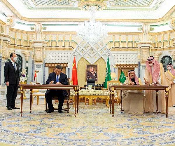 China's Xi, Saudi royals ink deals during high-stakes visit