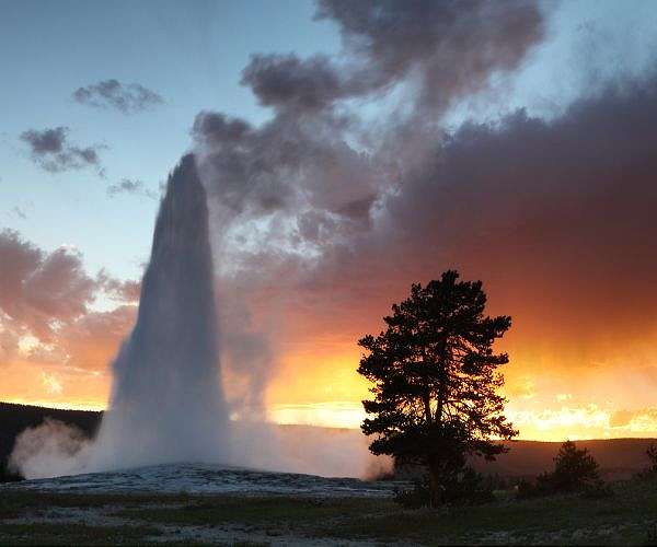 Extreme habitats: Microbial life in Old Faithful Geyser