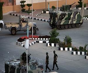 Tanks deploy in Yemen capital as top general defects