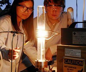 Controlling silicon evaporation allows scientists to boost graphene quality